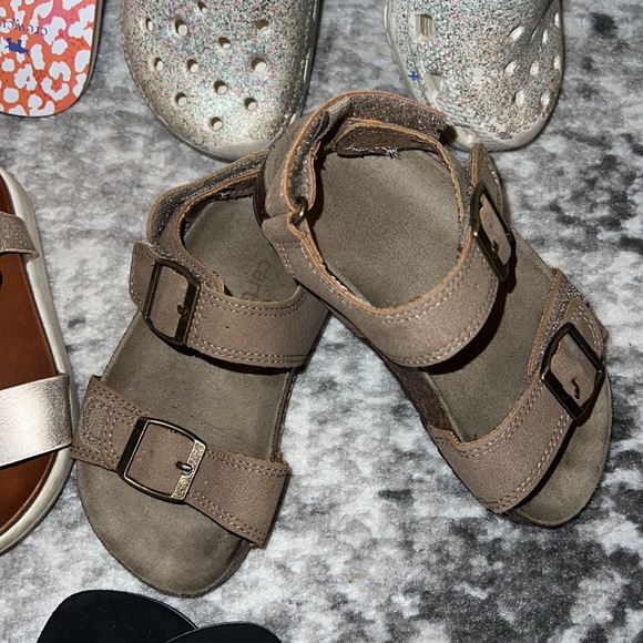 Lot [7 pair] of toddler girl shoes sizes 8-9 🌸 - Picture 7 of 8